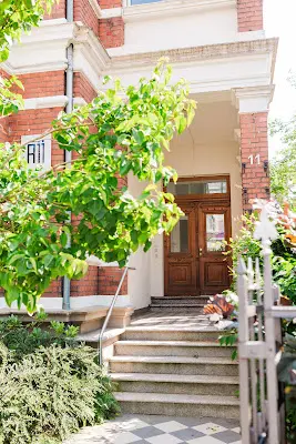 Foto von Aestheticum 11 - Plastische Chirurgie OWL: Dr. Mona Boos-Boateng & Dr. Beate Schneider