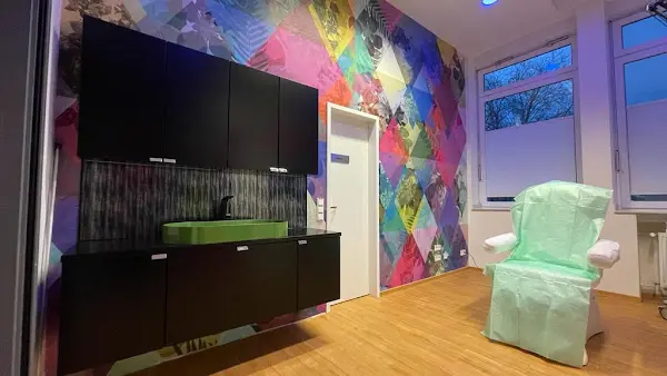 Foto von akbari aesthetics, Praxisklinik für plastische und ästhetische Chirurgie