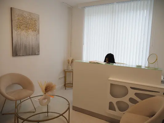 Foto von Dr. (IR) Reza Haghdadeh Gold Ästhetik (Schönheitspraxis) - Haartransplantation - Krampfadern - Botox - Filler