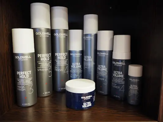 Friseur & Perücken Salon Schnittstelle - Die Zweithaarspezialisten