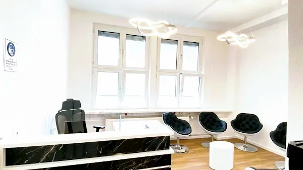 Foto von Med & Glow –Regenerative Haut- & Haarmedizin in Frankfurt | PRP, PRF & Exosomen | Haarausfall | Haartransplantation